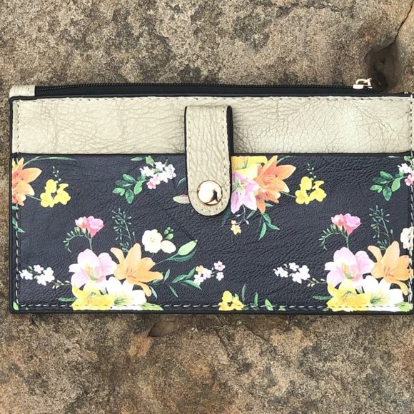 NWT Tan Floral Wristlet With Detachable Bangle and Keyring - Picture 2 of 5